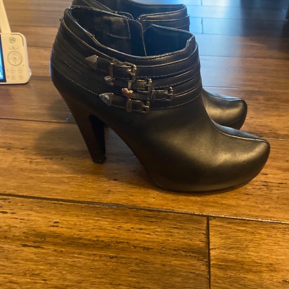 G by Guess  black buckle boots Size 6M EUC  Shoes Heels - Picture 5 of 10